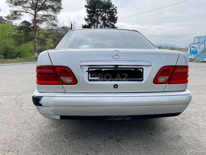 Mercedes E 240 1997, 329,000 km - 2.4 l - Quba
