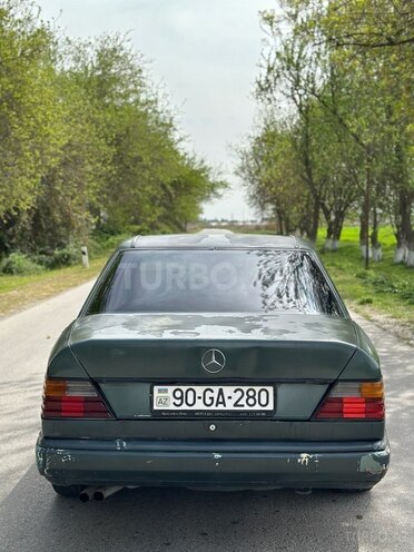 Mercedes E 250 1987, 250,000 km - 2.5 l - Salyan
