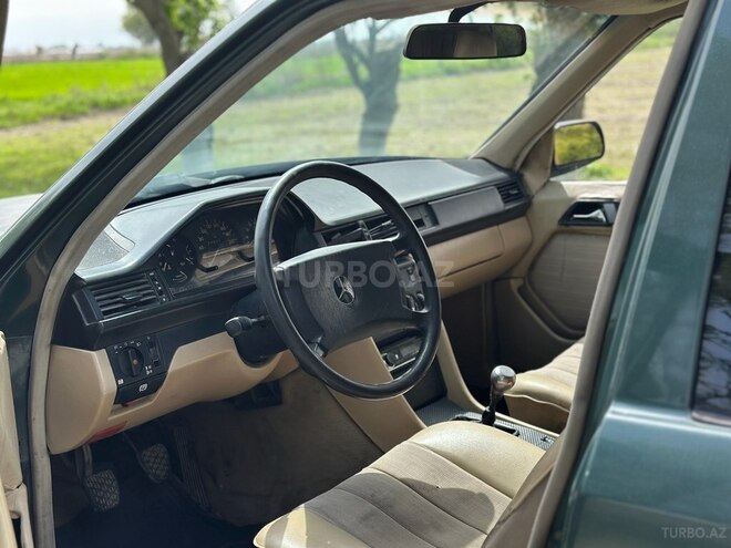 Mercedes E 250 1987, 250,000 km - 2.5 l - Salyan