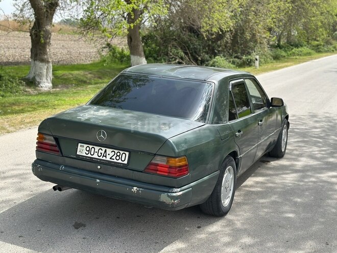 Mercedes E 250 1987, 250,000 km - 2.5 l - Salyan