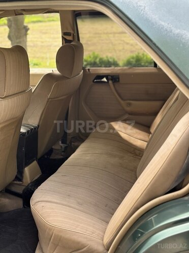 Mercedes E 250 1987, 250,000 km - 2.5 l - Salyan