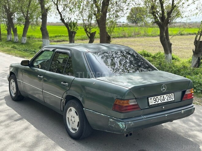 Mercedes E 250 1987, 250,000 km - 2.5 l - Salyan