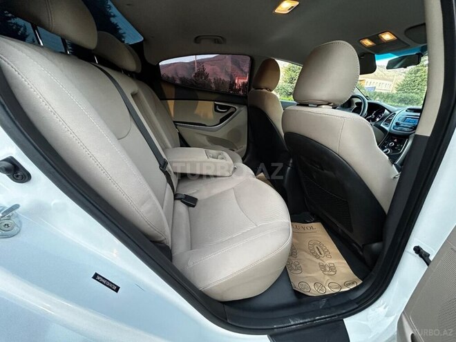 Hyundai Elantra 2015, 178,000 km - 2.0 l - Bakı