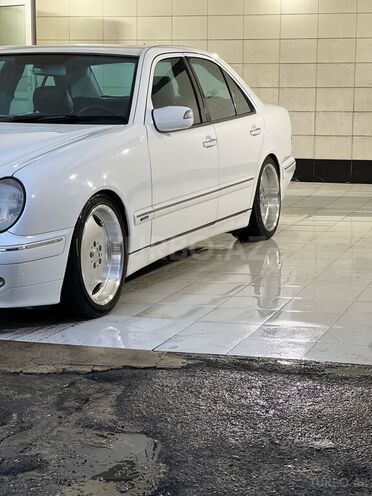 Mercedes E 280 1999, 30,700 km - 2.8 l - Gəncə