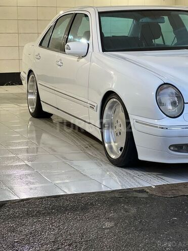 Mercedes E 280 1999, 30,700 km - 2.8 l - Gəncə
