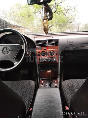 Mercedes C 180 1995, 442,000 km - 1.8 l - Qax