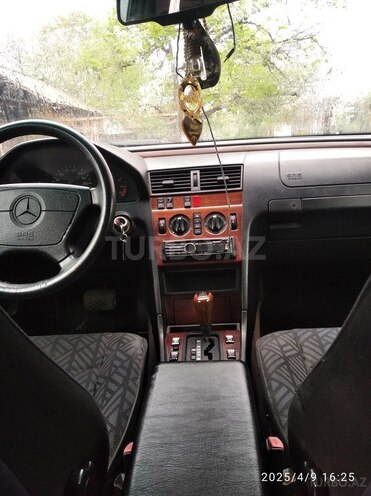 Mercedes C 180 1995, 442,000 km - 1.8 l - Qax