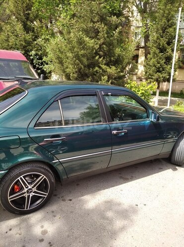 Mercedes C 180 1995, 442,000 km - 1.8 l - Qax