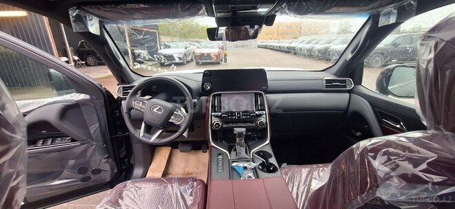 Lexus LX 500d-9