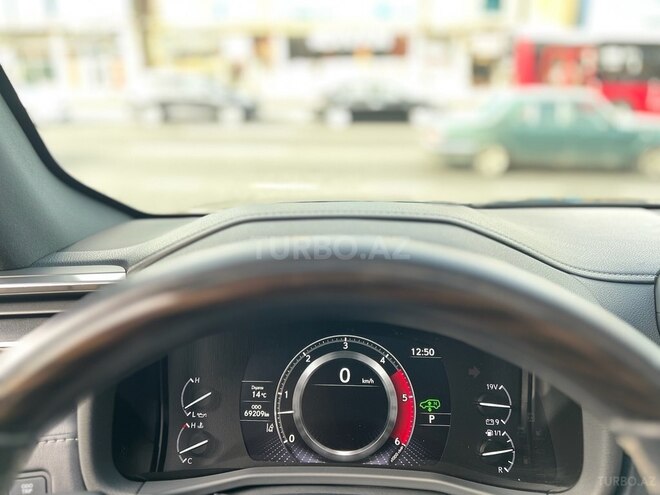 Lexus LX 500d-10