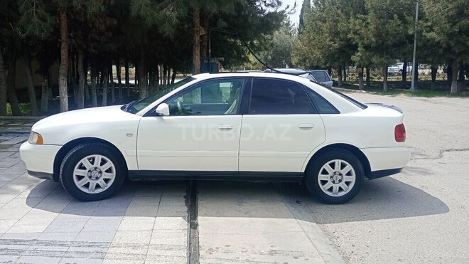 Audi A4 2000, 300,000 km - 1.8 l - Şirvan