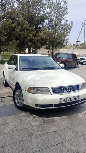 Audi A4 2000, 300,000 km - 1.8 l - Şirvan
