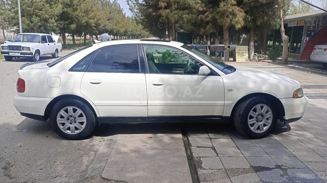 Audi A4 2000, 300,000 km - 1.8 l - Şirvan