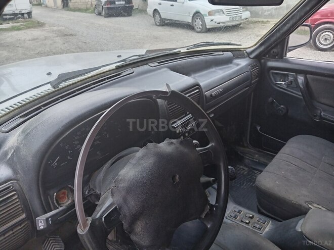 GAZ 3110 2002, 200,000 km - 2.4 l - Yevlax