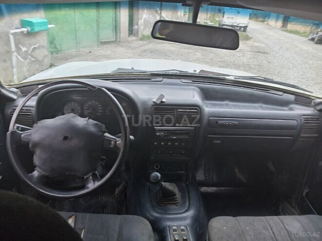 GAZ 3110 2002, 200,000 km - 2.4 l - Yevlax