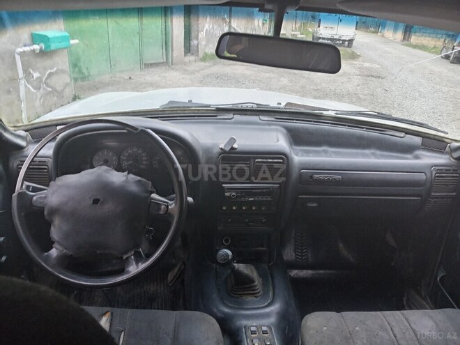 GAZ 3110 2002, 200,000 km - 2.4 l - Yevlax
