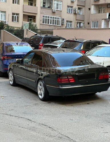 Mercedes E 240 1999, 340,242 km - 2.4 l - Bakı