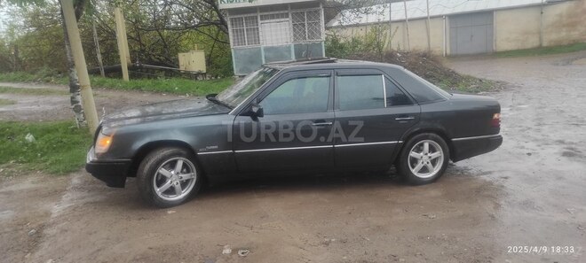 Mercedes E 220 1992, 557,322 km - 2.2 л - Tovuz