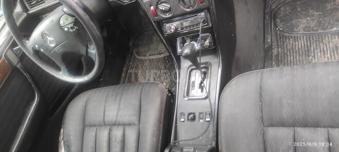Mercedes E 220 1992, 557,322 km - 2.2 л - Tovuz