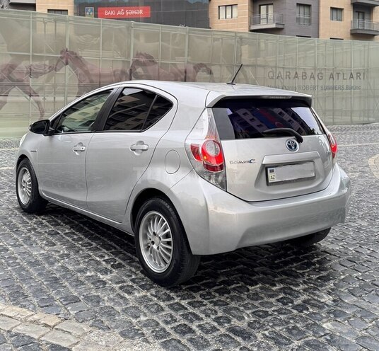 Toyota Prius C 2012, 161,000 km - 1.5 l - Bakı
