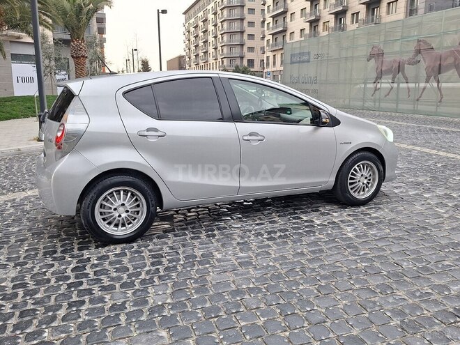 Toyota Prius C 2012, 161,000 km - 1.5 l - Bakı