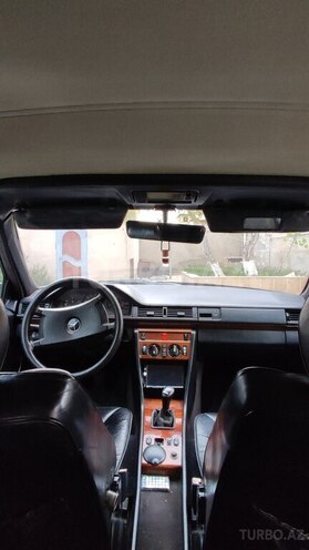 Mercedes E 230 1990, 143,000 km - 2.3 l - Bakı