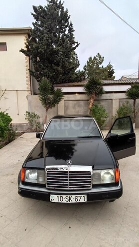 Mercedes E 230 1990, 143,000 km - 2.3 l - Bakı