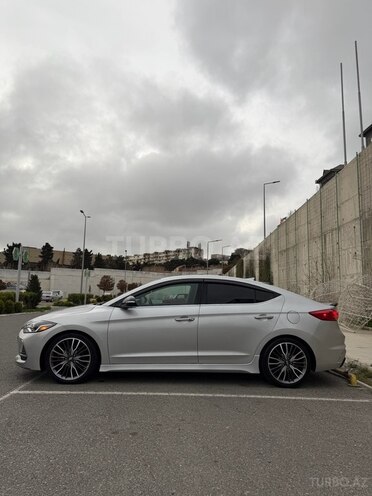 Hyundai Elantra-4