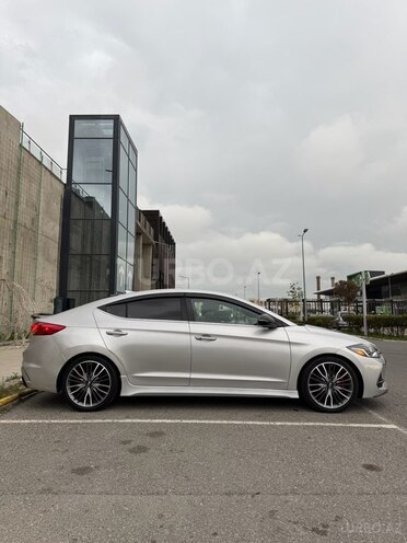Hyundai Elantra-7