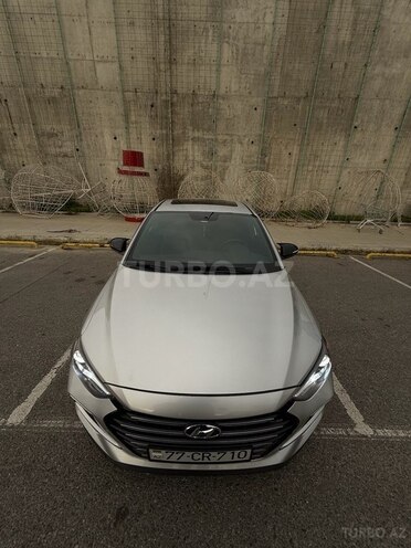 Hyundai Elantra-3
