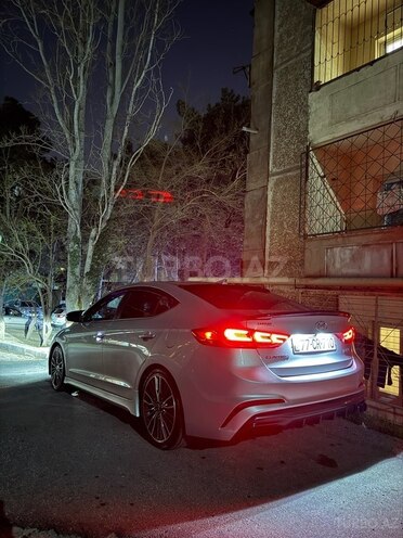 Hyundai Elantra-5