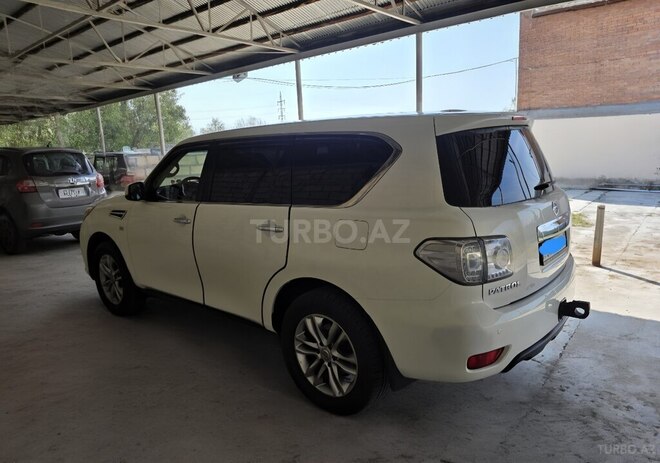 Nissan Patrol 2013, 52,000 km - 5.6 l - Bakı