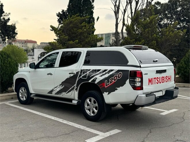 Mitsubishi L200 2021, 185,000 km - 2.5 л - Bakı