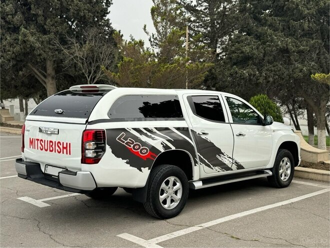Mitsubishi L200 2021, 185,000 km - 2.5 л - Bakı