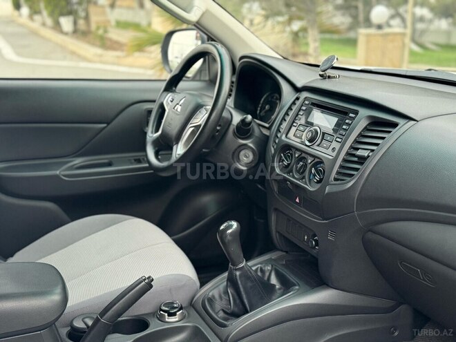 Mitsubishi L200 2021, 185,000 km - 2.5 л - Bakı
