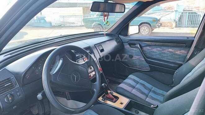 Mercedes C 230 1993, 330,000 km - 2.3 l - Quba