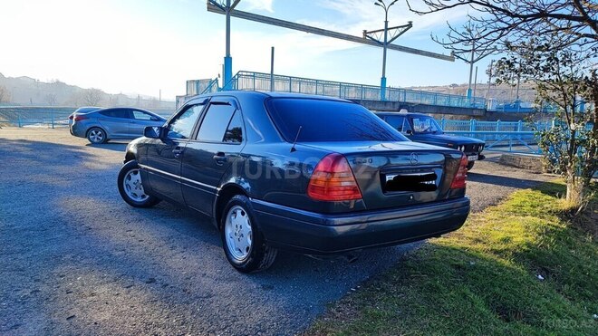 Mercedes C 230 1993, 330,000 km - 2.3 l - Quba