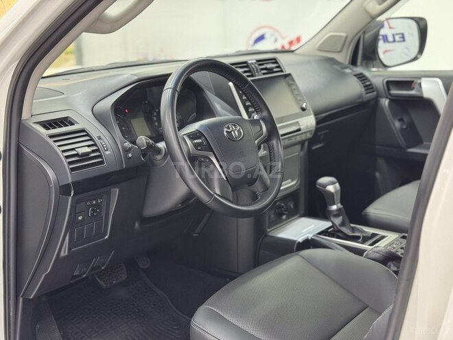 Toyota Land Cruiser Prado-36