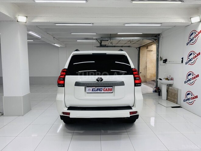 Toyota Land Cruiser Prado-25