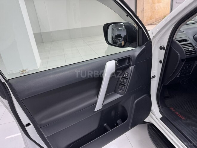 Toyota Land Cruiser Prado-40