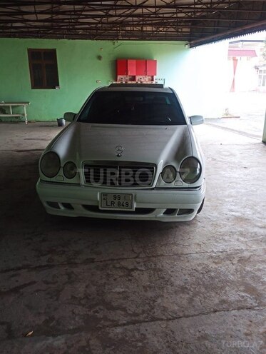 Mercedes E 240 1999, 365,000 km - 2.4 l - Tovuz