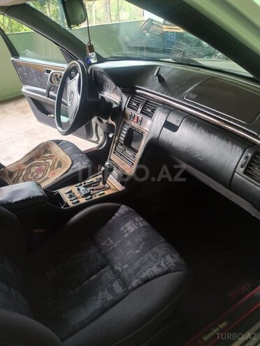 Mercedes E 240 1999, 365,000 km - 2.4 l - Tovuz