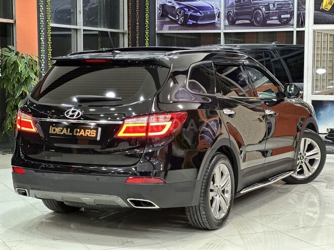 Hyundai Grand Santa Fe-5