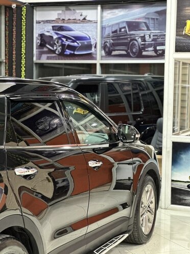 Hyundai Grand Santa Fe-9