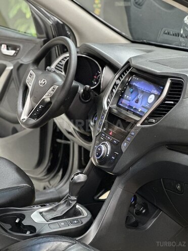 Hyundai Grand Santa Fe-16