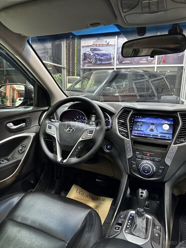Hyundai Grand Santa Fe-21