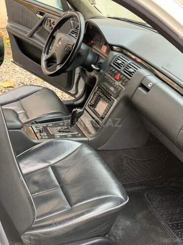 Mercedes E 320 2000, 280,650 km - 3.2 l - Bakı
