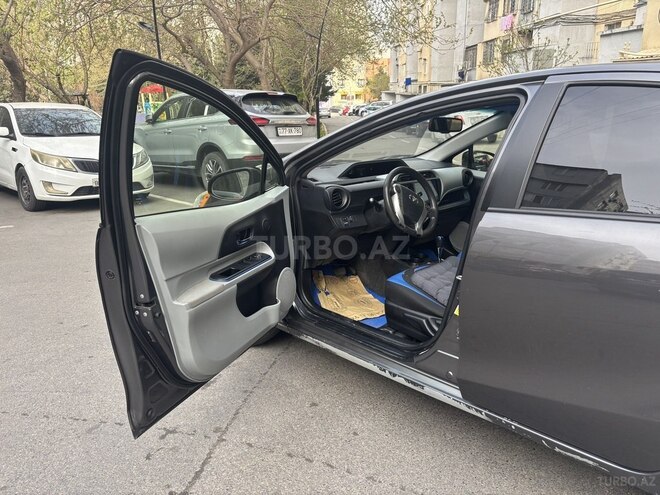 Toyota Prius C 2012, 286,463 km - 1.5 l - Bakı