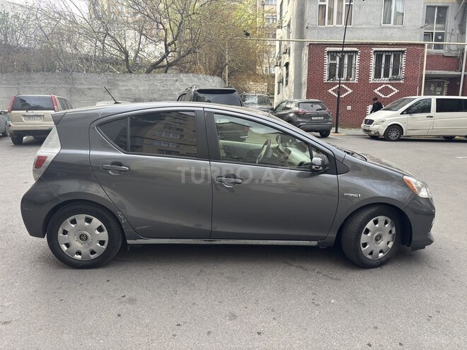 Toyota Prius C 2012, 286,463 km - 1.5 l - Bakı