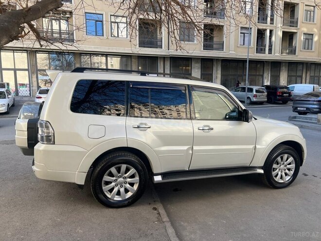 Mitsubishi Pajero 2011, 328,000 km - 3.8 л - Bakı